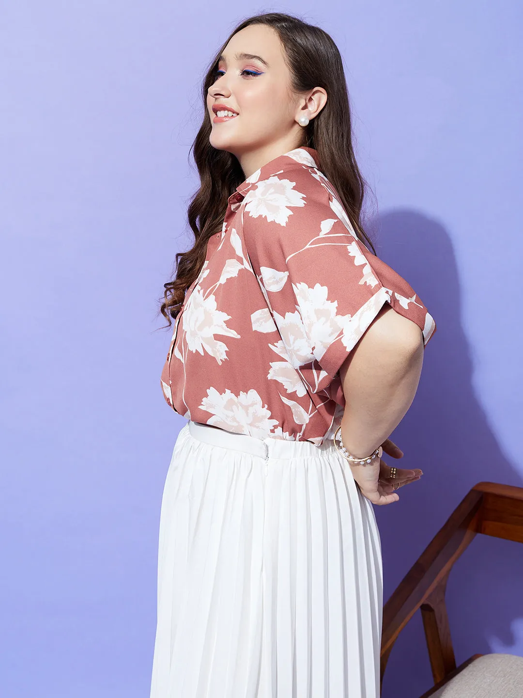 Berrylush Women Plus Size Brown & White Floral Printed Spread Collar Neck Batwing Sleeve Polyester Curved Hem Regular Shirt