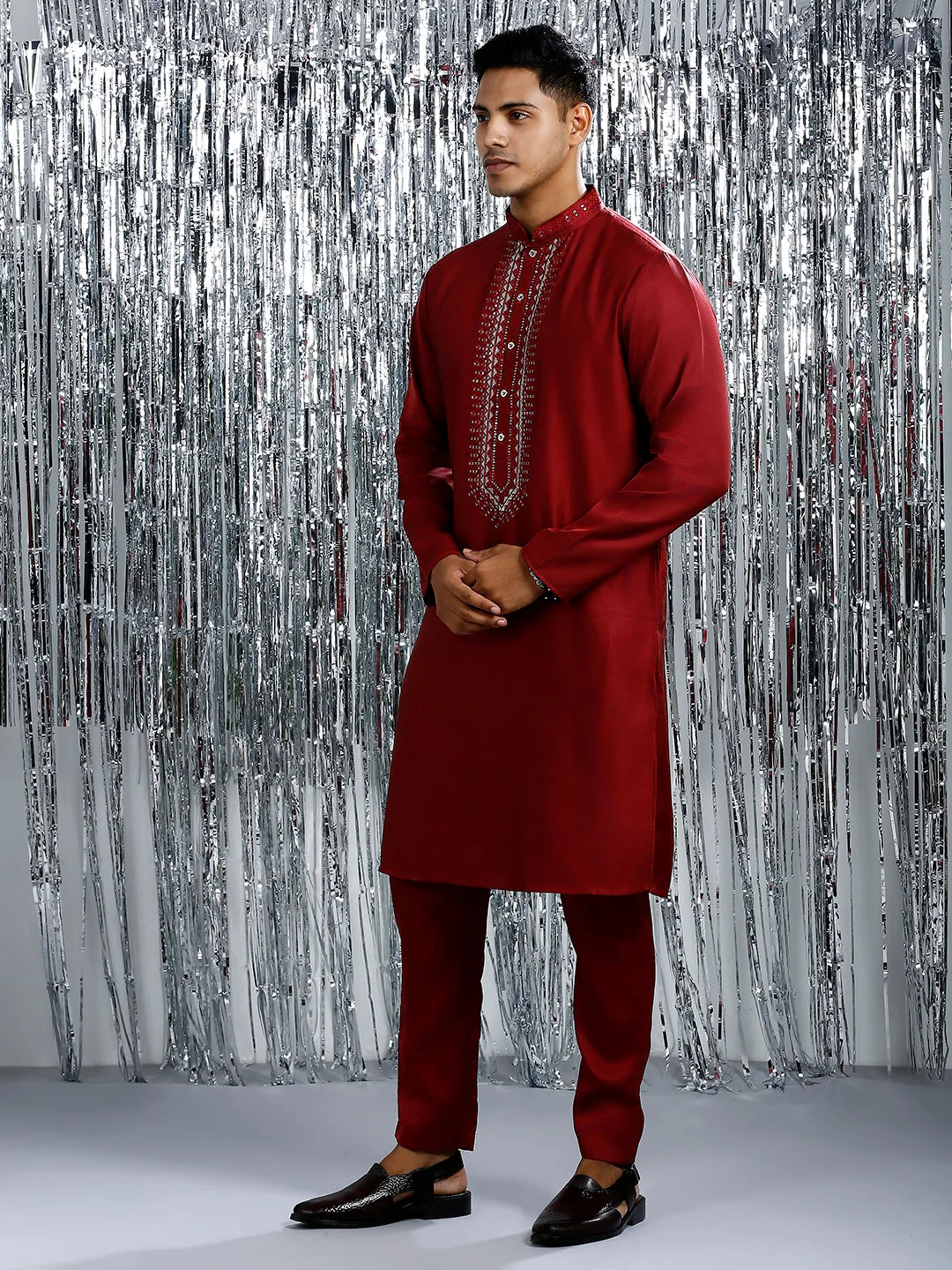 SCARLET MAROON KURTA SET WITH INTRICATE NECK EMBROIRDERY
