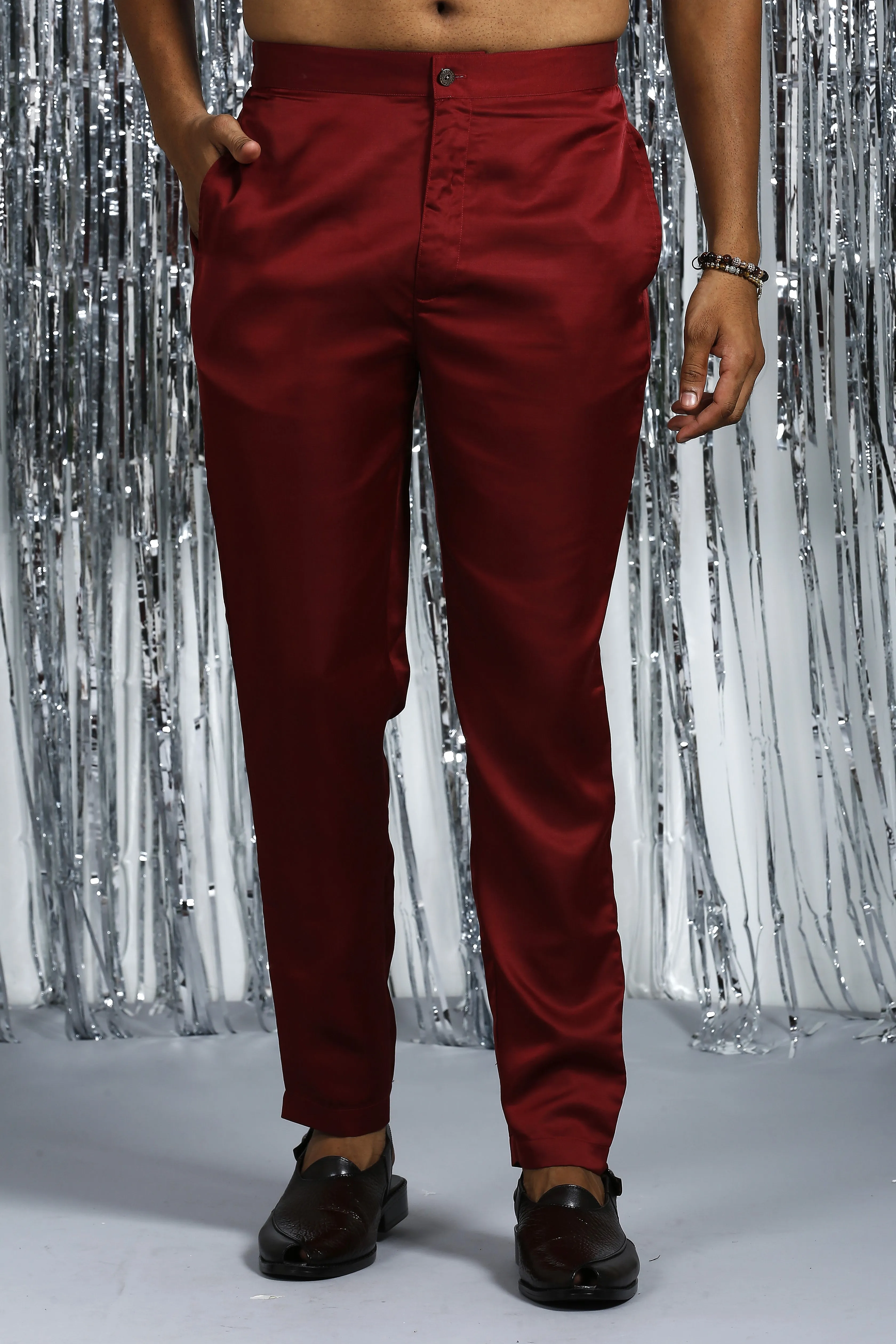 SCARLET MAROON KURTA SET WITH INTRICATE NECK EMBROIRDERY