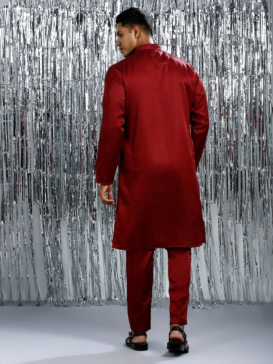 SCARLET MAROON KURTA SET WITH INTRICATE NECK EMBROIRDERY